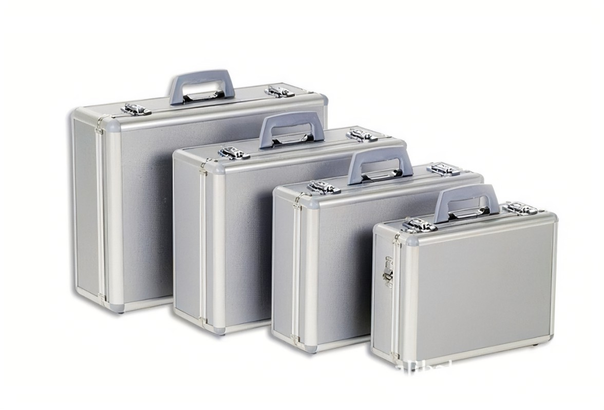 鋁塑箱箱體內(nèi)襯一體化